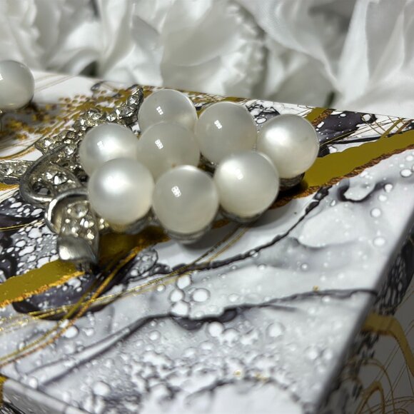 CORO 1940s MOONSTONE GRAPEVINE BROOCH & CLIP EARRINGS - Picture 3 of 10